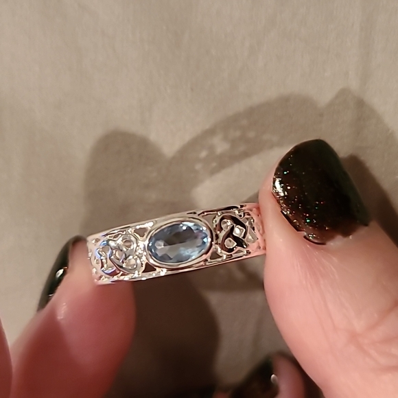 Sterling silver light blue cubic zirconia ring - Picture 5 of 7